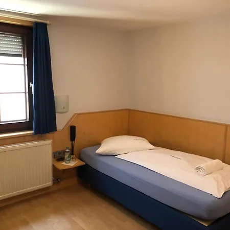 Zum Hirsch Värdshus